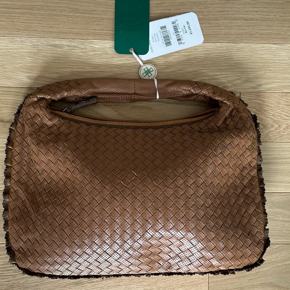 AUTHENTICATED TAGS ATTACHED BOTTEGA VENETA HOBO BAG INTRECCIATO  RETAIL $2110 - Picture 6 of 15